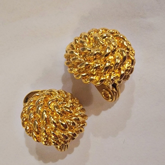 #Vintage #Monet Round Twisted Rope Design   Clip On Earrings Signed - Picture 4 of 5